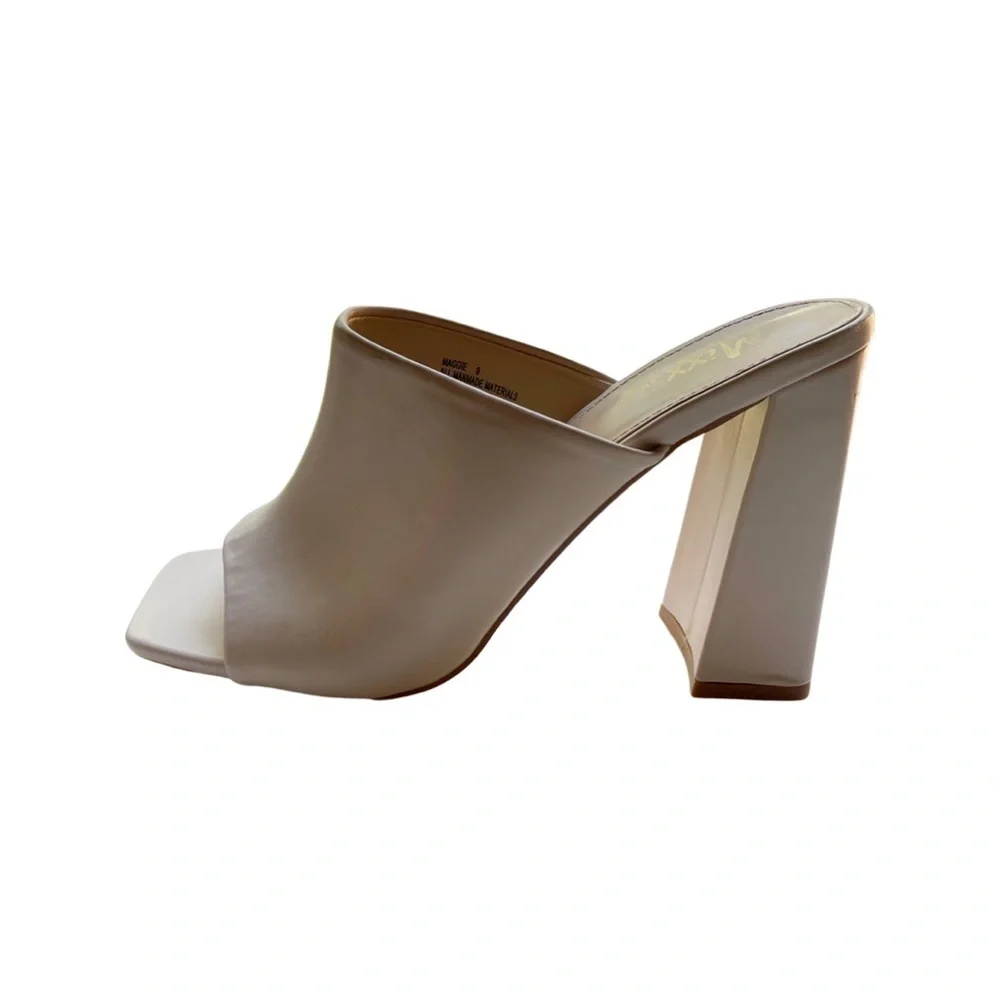 Mixx Shuz Maddie Cream block mule heels. Women size 9 square toe